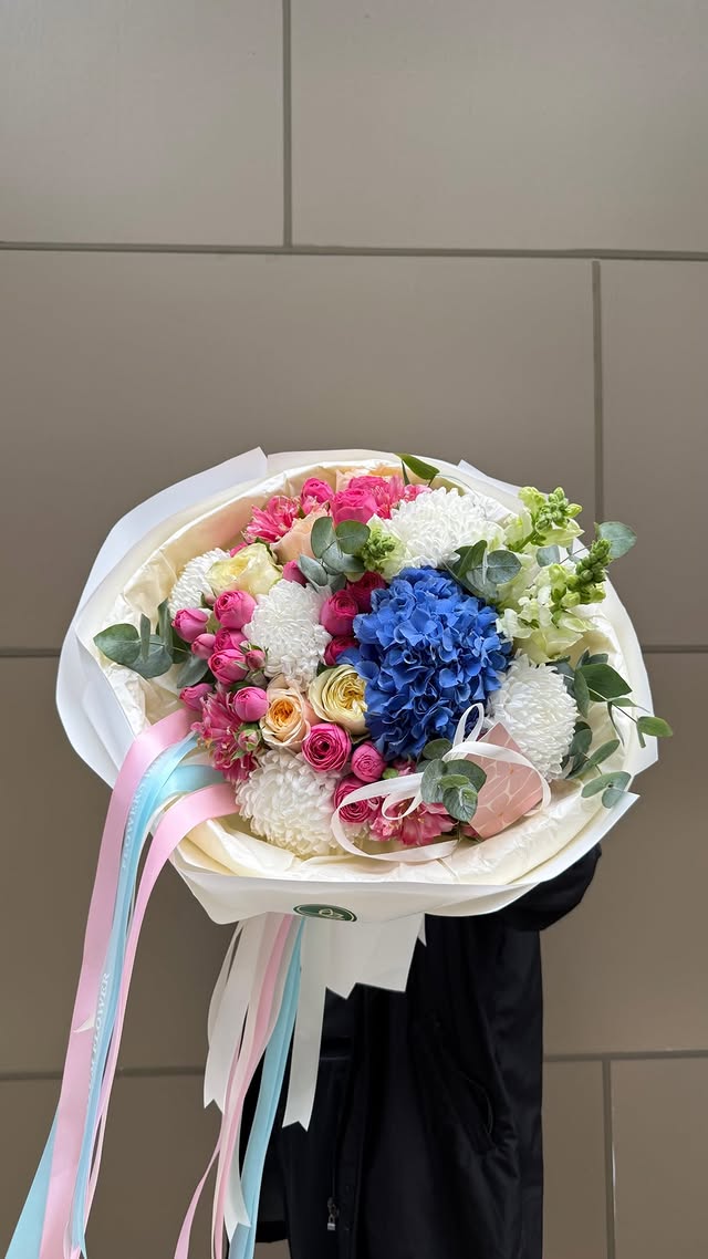 Flowers Batumi - цветы и клубника в шоколаде